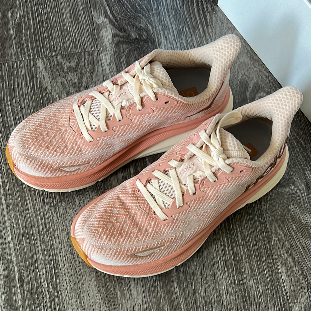HOKA Clifton 9 Sneakers